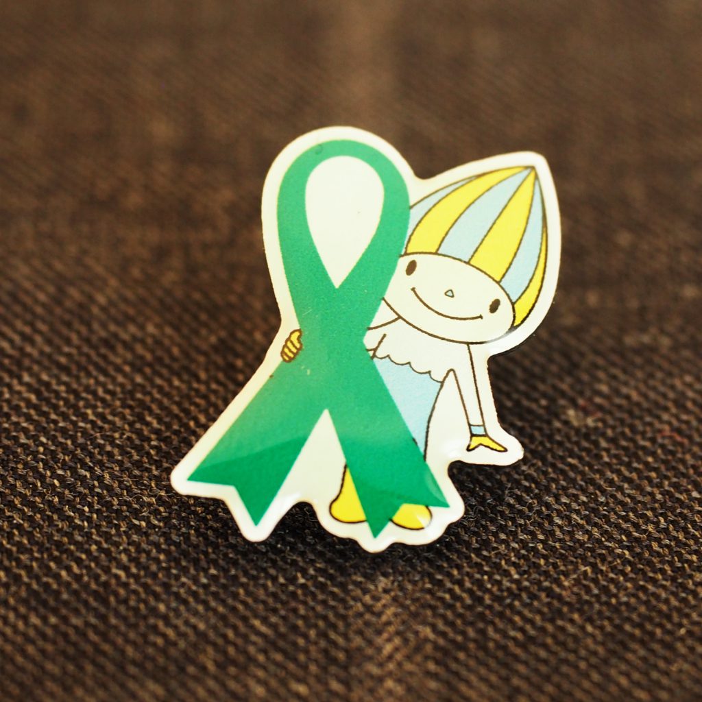 アイバンク　ミナモ　キャラクター印刷ピンバッジ　配布　販促用ピンバッジ　グリーンリボンバッジ